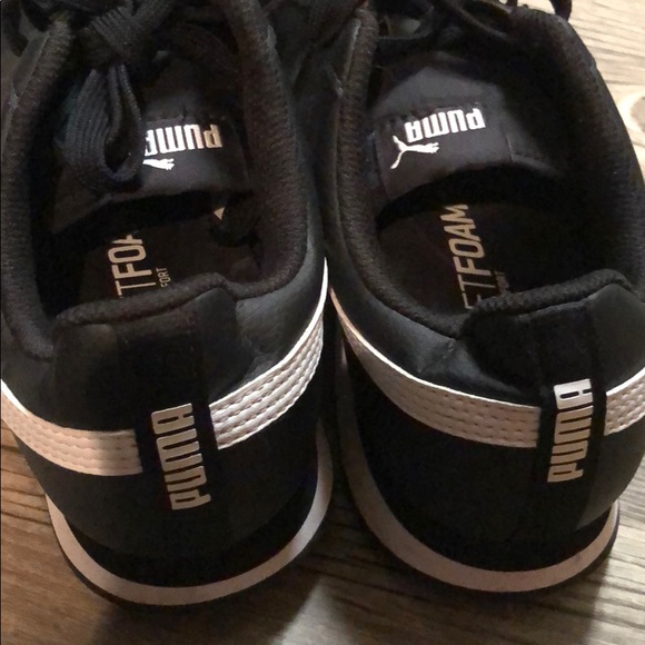 Puma SoftFoam Sneakers - Picture 2 of 4